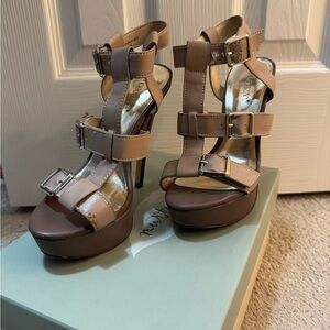 Stylish Women's Platform Sandals - Tan